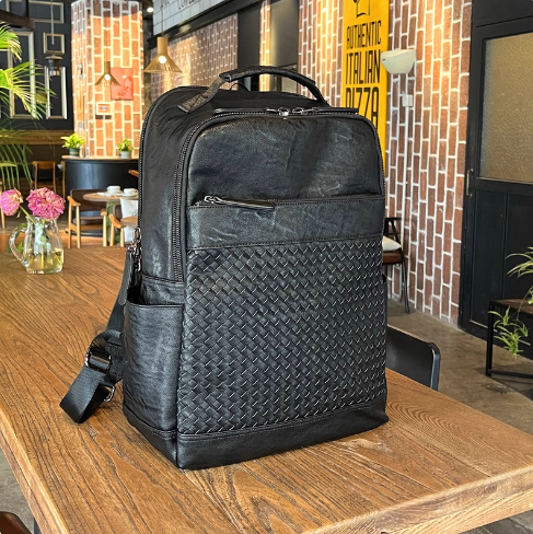 2025新款双肩包男大容量休闲旅行电脑背包编织时尚潮流短途行李袋